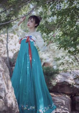被按摩师强行h_十万网红美女美酱